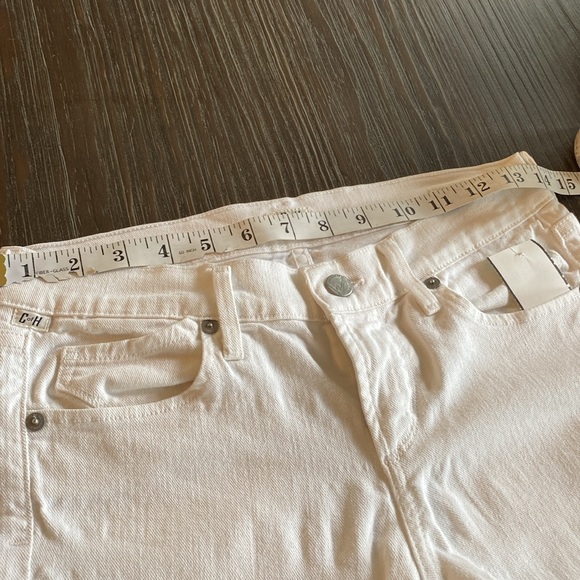 Citizens of Humanity ladies white denim in size 26.  Distressed with raw hemline - Picture 7 of 12